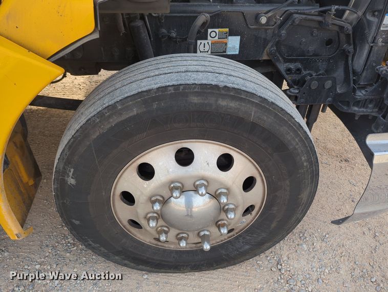 image for item MY9820 2019 Kenworth T680  semi truck