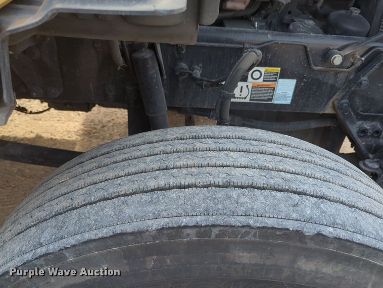 image for item MY9820 2019 Kenworth T680  semi truck