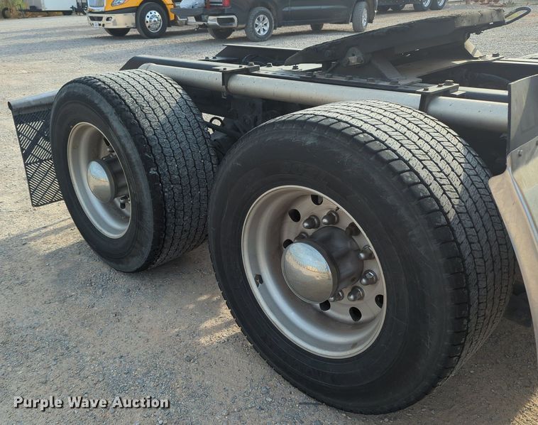 image for item MY9820 2019 Kenworth T680  semi truck