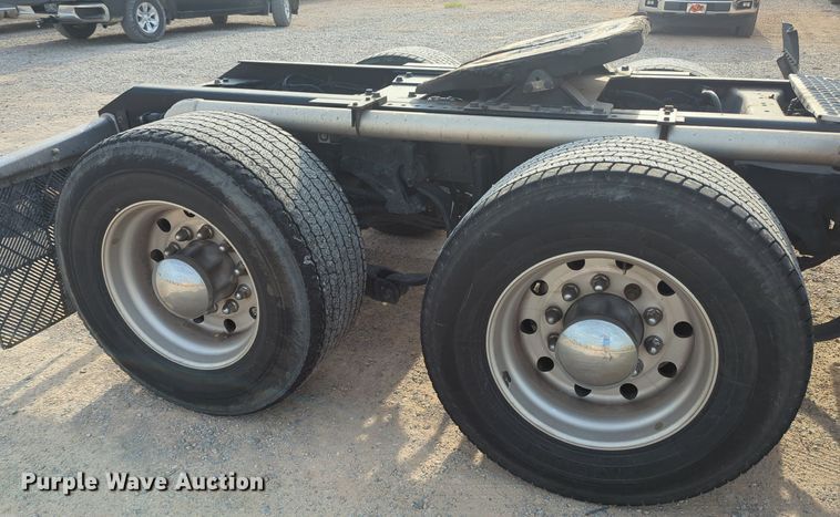 image for item MY9820 2019 Kenworth T680  semi truck