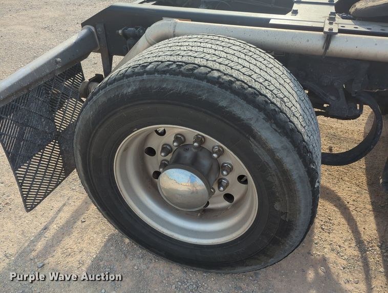 image for item MY9820 2019 Kenworth T680  semi truck