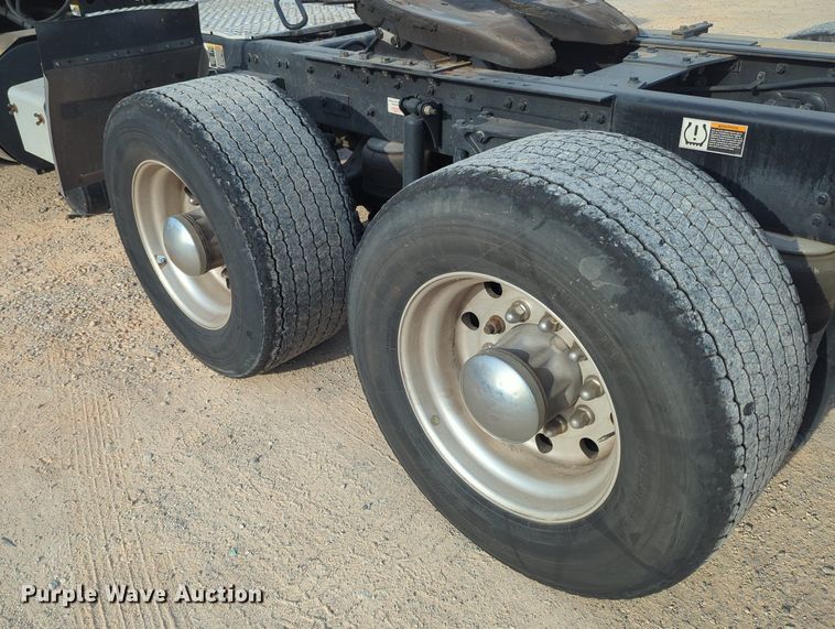 image for item MY9820 2019 Kenworth T680  semi truck