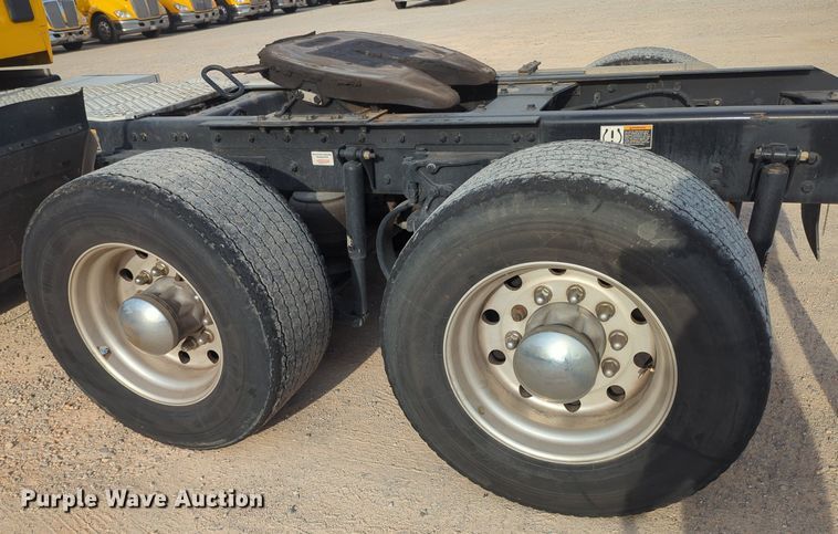 image for item MY9820 2019 Kenworth T680  semi truck