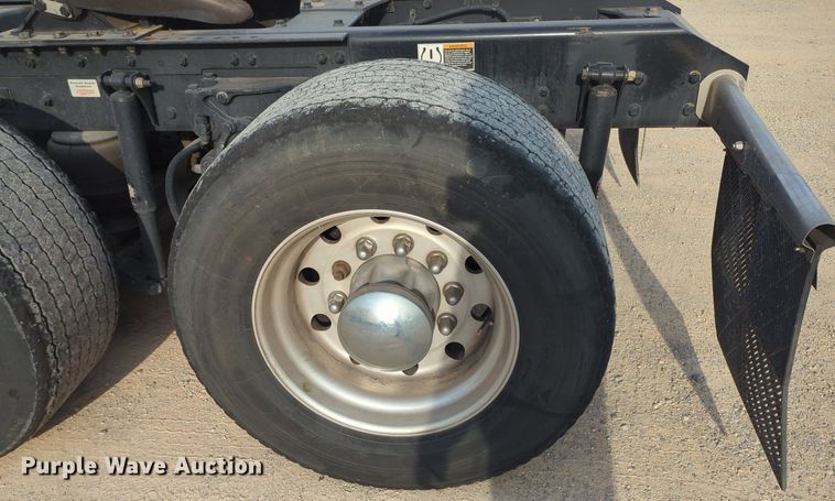 image for item MY9820 2019 Kenworth T680  semi truck