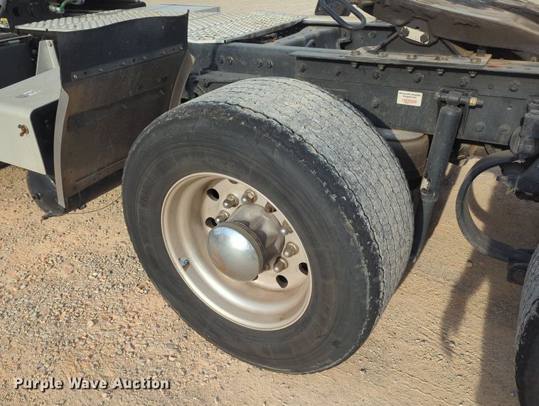 image for item MY9820 2019 Kenworth T680  semi truck