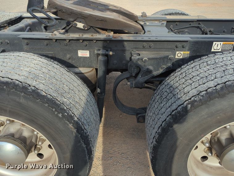 image for item MY9820 2019 Kenworth T680  semi truck