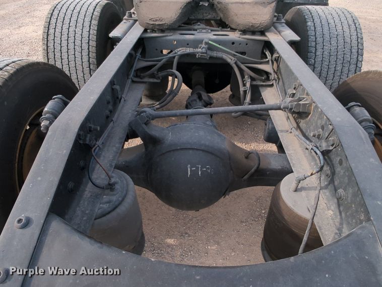 image for item MY9821 2020 Freightliner Cascadia 126  semi truck