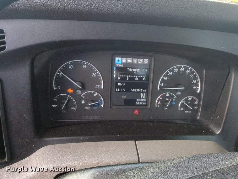 image for item MY9821 2020 Freightliner Cascadia 126  semi truck