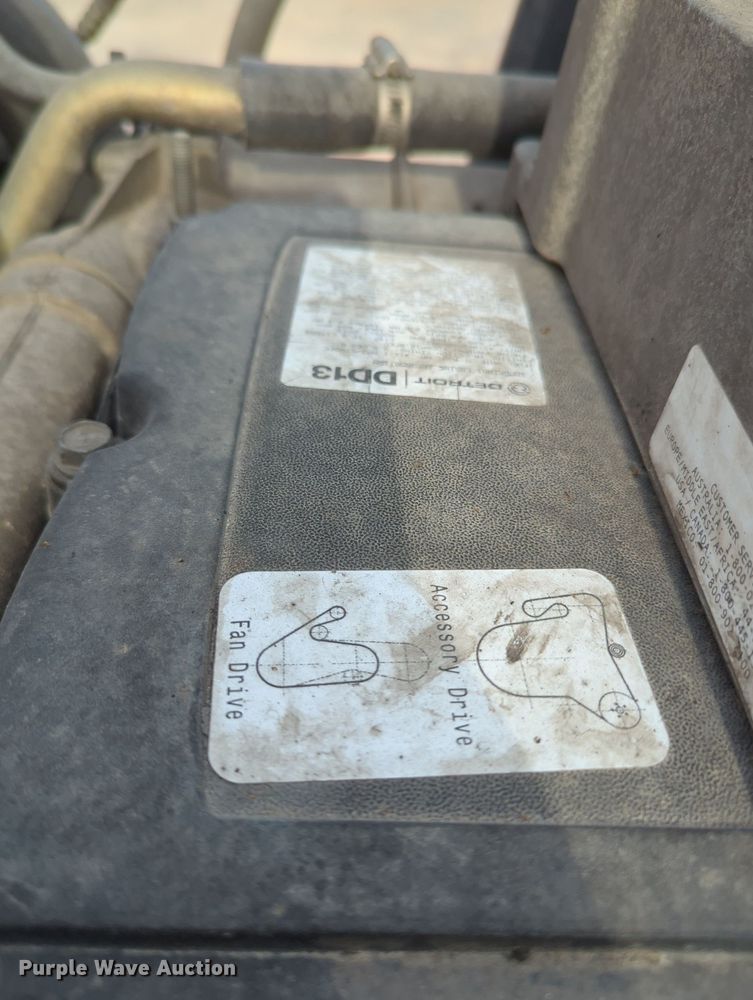 image for item MY9821 2020 Freightliner Cascadia 126  semi truck