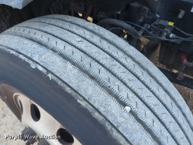 image for item MY9821 2020 Freightliner Cascadia 126  semi truck