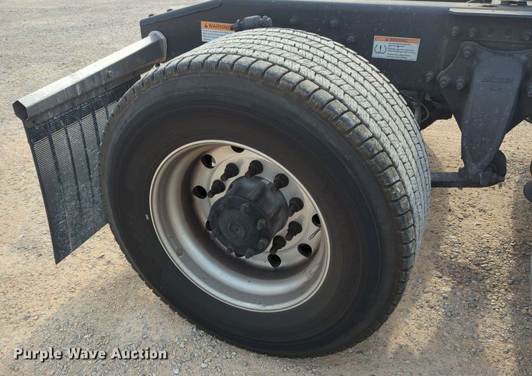 image for item MY9821 2020 Freightliner Cascadia 126  semi truck