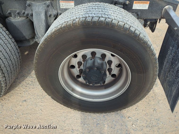 image for item MY9821 2020 Freightliner Cascadia 126  semi truck