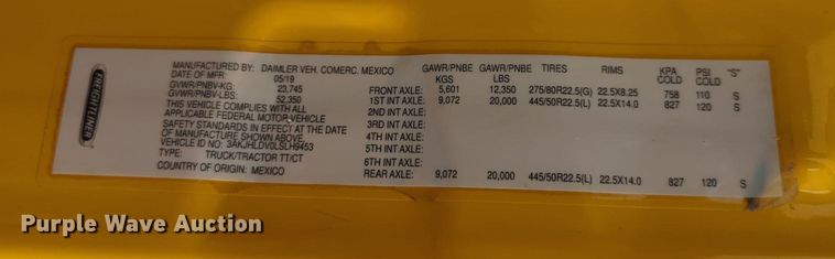 image for item MY9821 2020 Freightliner Cascadia 126  semi truck