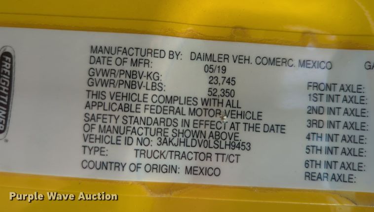 image for item MY9821 2020 Freightliner Cascadia 126  semi truck