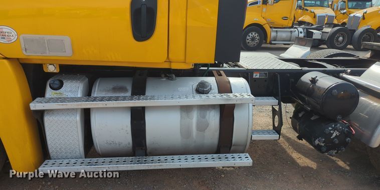 image for item MY9822 2018 Freightliner Cascadia 125  semi truck