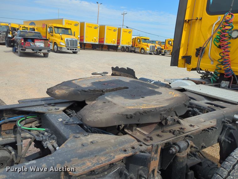 image for item MY9822 2018 Freightliner Cascadia 125  semi truck