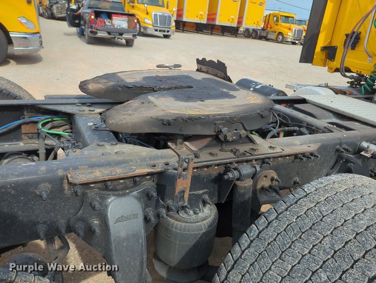 image for item MY9822 2018 Freightliner Cascadia 125  semi truck