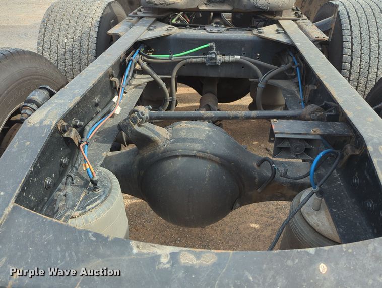 image for item MY9822 2018 Freightliner Cascadia 125  semi truck