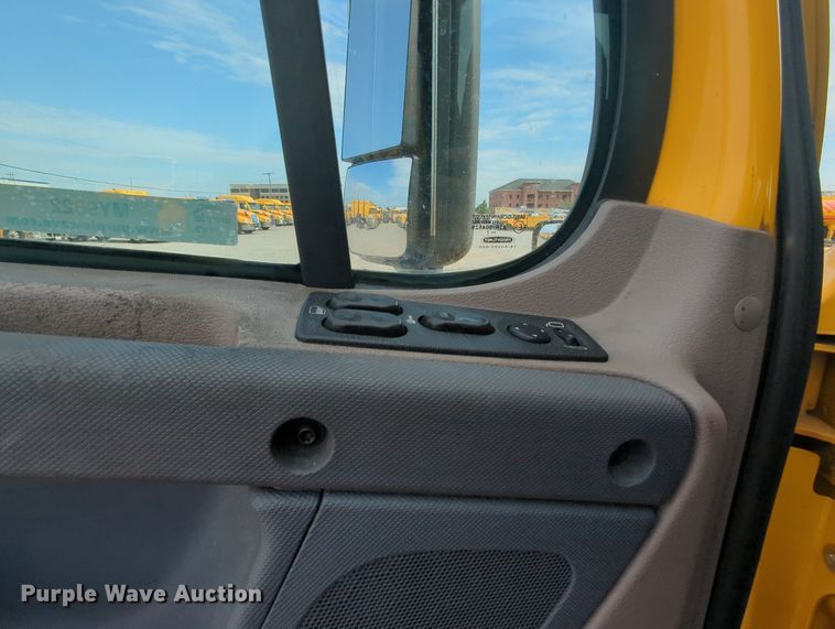 image for item MY9822 2018 Freightliner Cascadia 125  semi truck