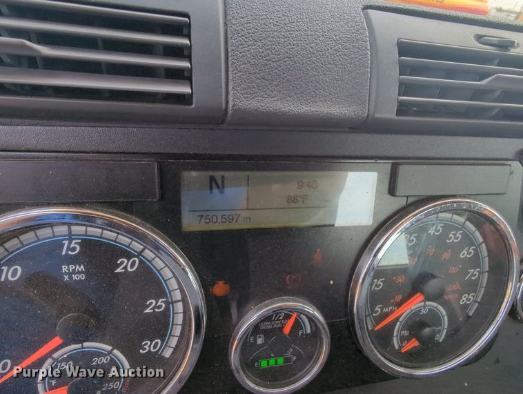 image for item MY9822 2018 Freightliner Cascadia 125  semi truck