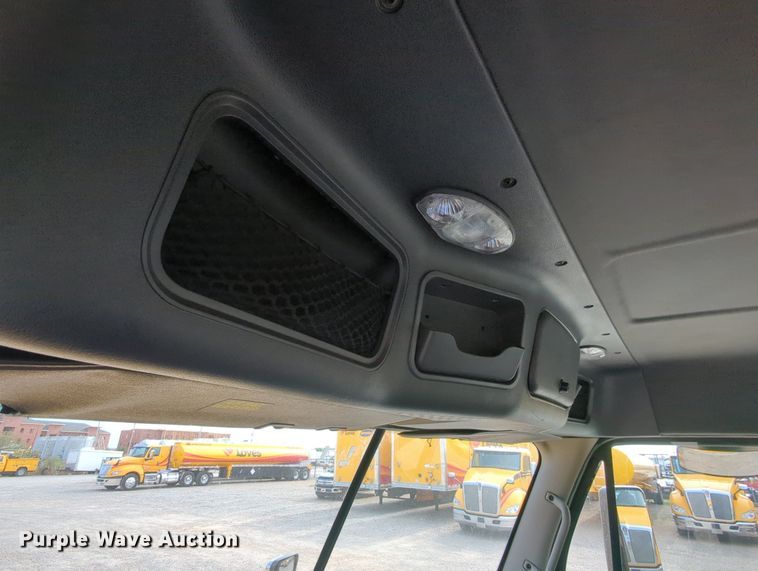 image for item MY9822 2018 Freightliner Cascadia 125  semi truck