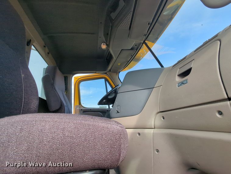 image for item MY9822 2018 Freightliner Cascadia 125  semi truck