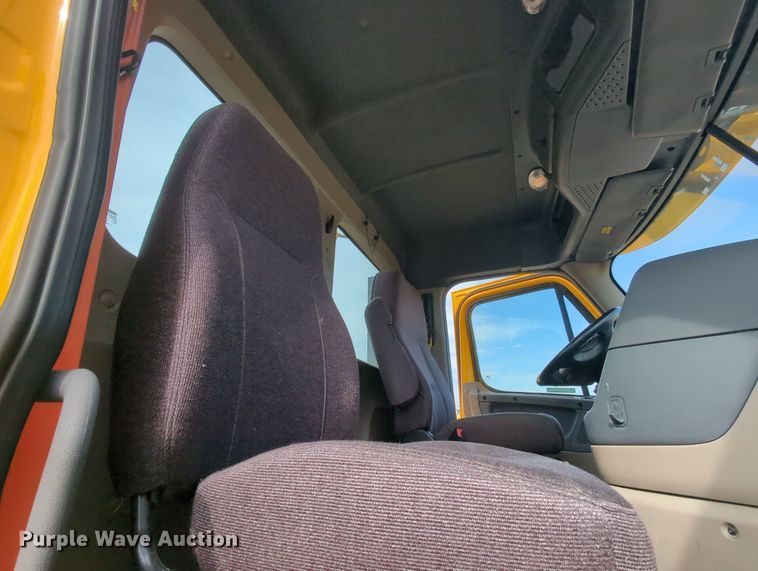 image for item MY9822 2018 Freightliner Cascadia 125  semi truck