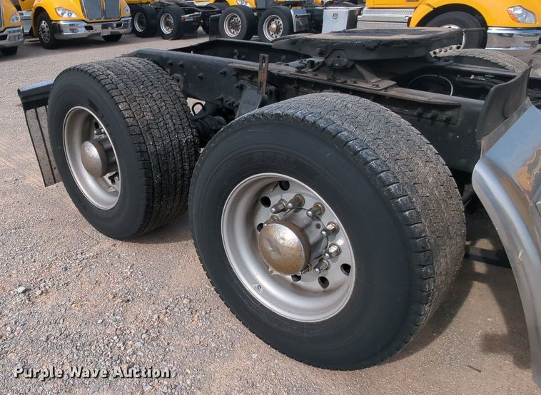 image for item MY9822 2018 Freightliner Cascadia 125  semi truck