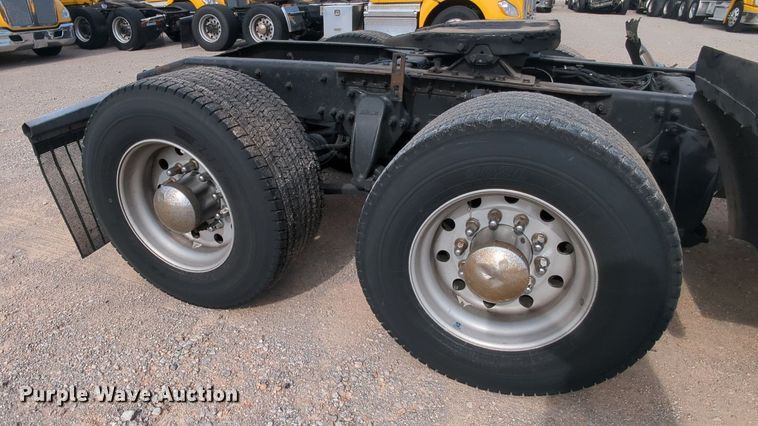 image for item MY9822 2018 Freightliner Cascadia 125  semi truck