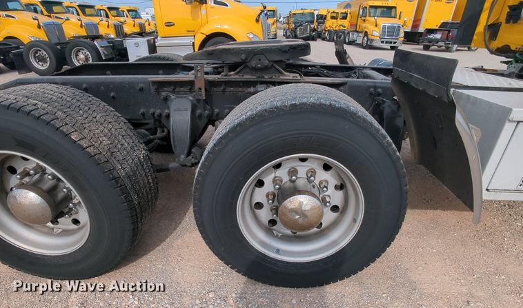 image for item MY9822 2018 Freightliner Cascadia 125  semi truck