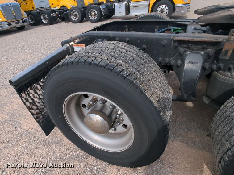 image for item MY9822 2018 Freightliner Cascadia 125  semi truck