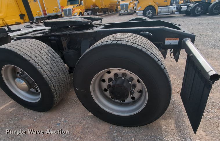 image for item MY9822 2018 Freightliner Cascadia 125  semi truck