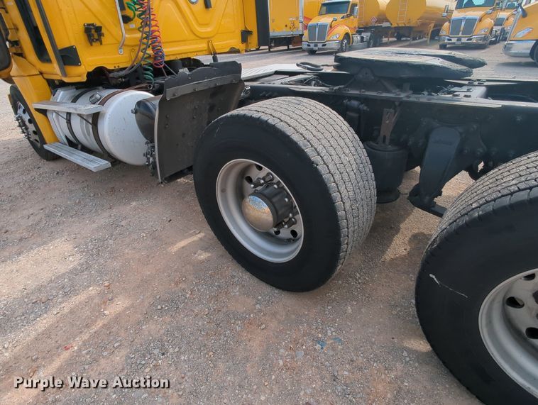 image for item MY9822 2018 Freightliner Cascadia 125  semi truck