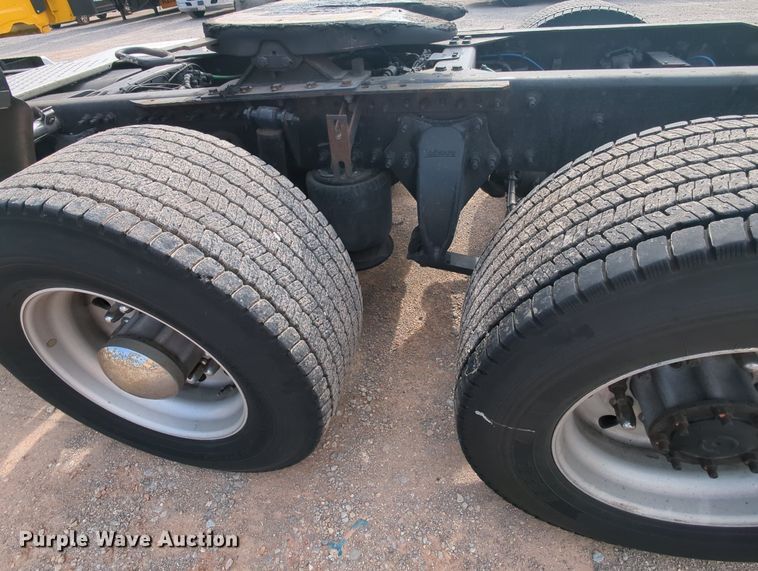 image for item MY9822 2018 Freightliner Cascadia 125  semi truck