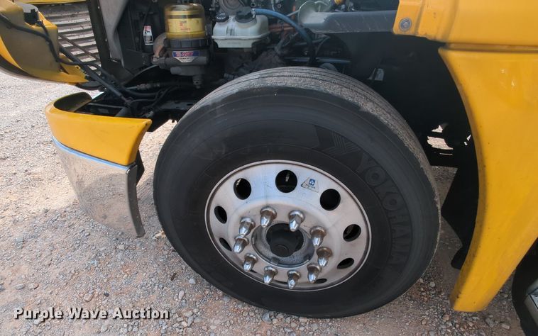 image for item MY9822 2018 Freightliner Cascadia 125  semi truck