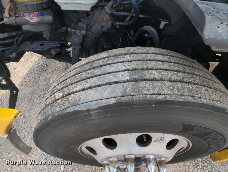 image for item MY9822 2018 Freightliner Cascadia 125  semi truck