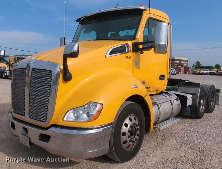 image for item MY9823 2019 Kenworth T680  semi truck