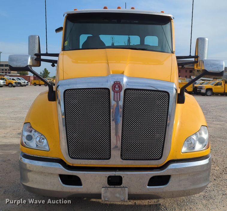 image for item MY9823 2019 Kenworth T680  semi truck