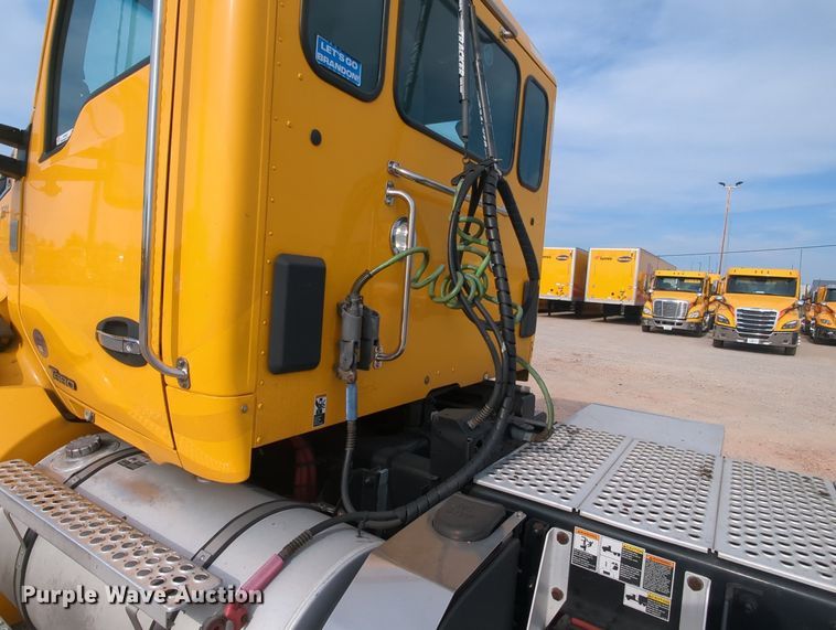 image for item MY9823 2019 Kenworth T680  semi truck