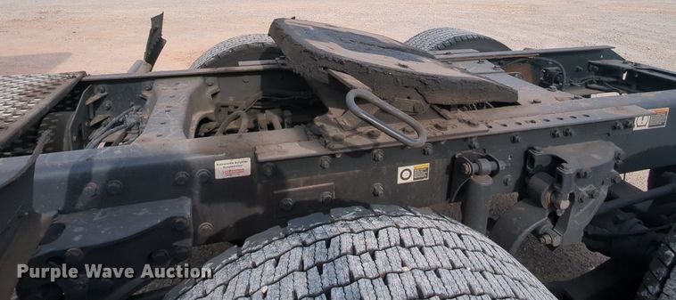 image for item MY9823 2019 Kenworth T680  semi truck