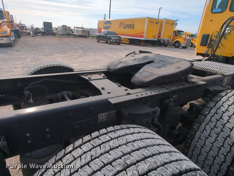 image for item MY9823 2019 Kenworth T680  semi truck