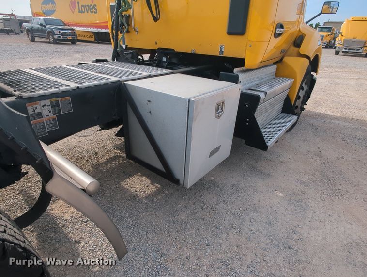 image for item MY9823 2019 Kenworth T680  semi truck