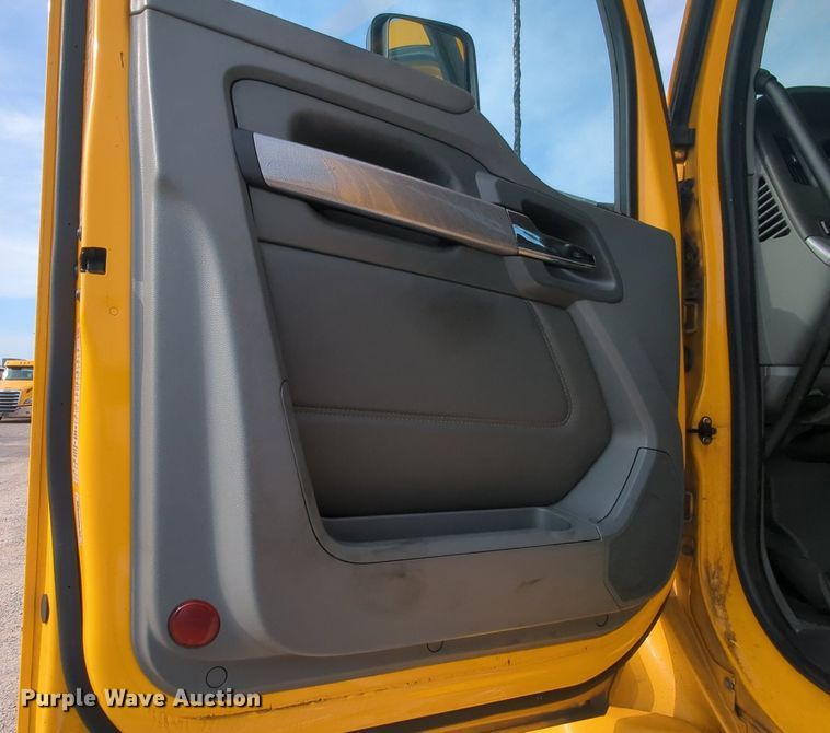 image for item MY9823 2019 Kenworth T680  semi truck