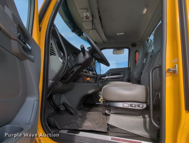 image for item MY9823 2019 Kenworth T680  semi truck