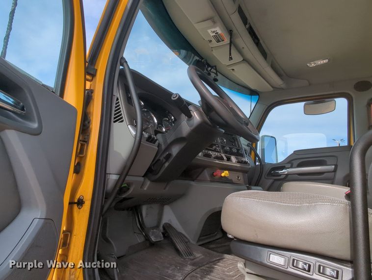 image for item MY9823 2019 Kenworth T680  semi truck