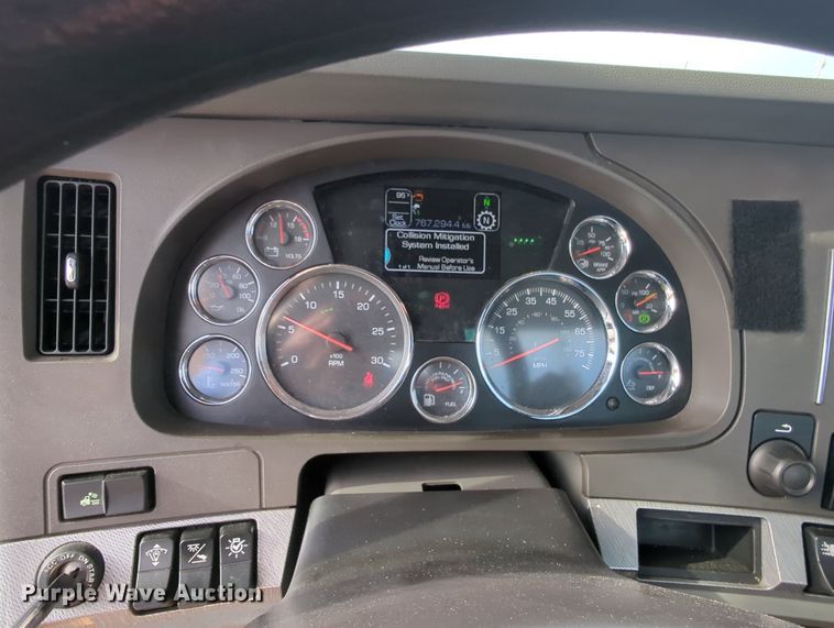 image for item MY9823 2019 Kenworth T680  semi truck