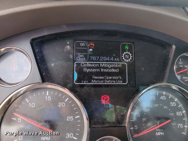 image for item MY9823 2019 Kenworth T680  semi truck