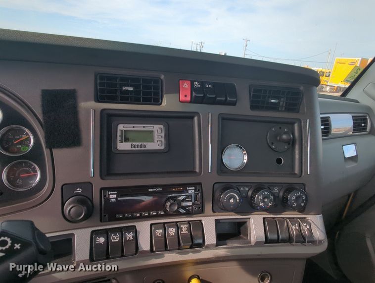 image for item MY9823 2019 Kenworth T680  semi truck