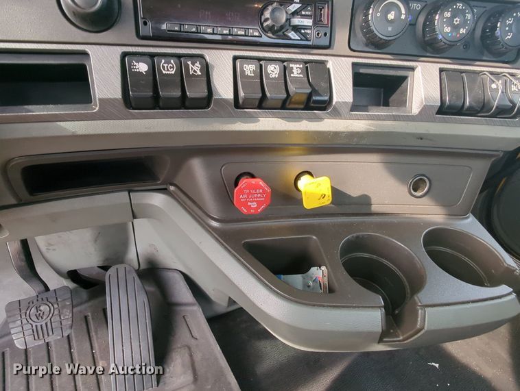 image for item MY9823 2019 Kenworth T680  semi truck