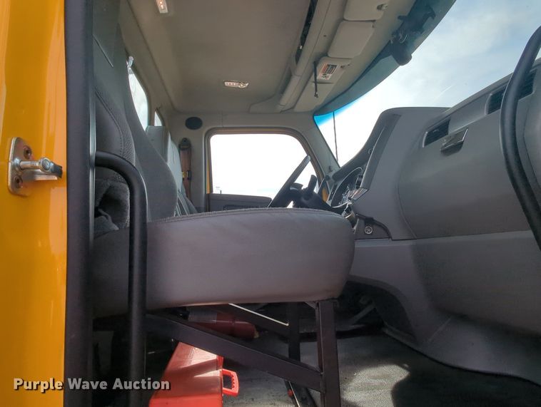 image for item MY9823 2019 Kenworth T680  semi truck